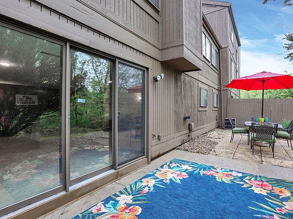 4th image of 2044 Willowick Cir #B