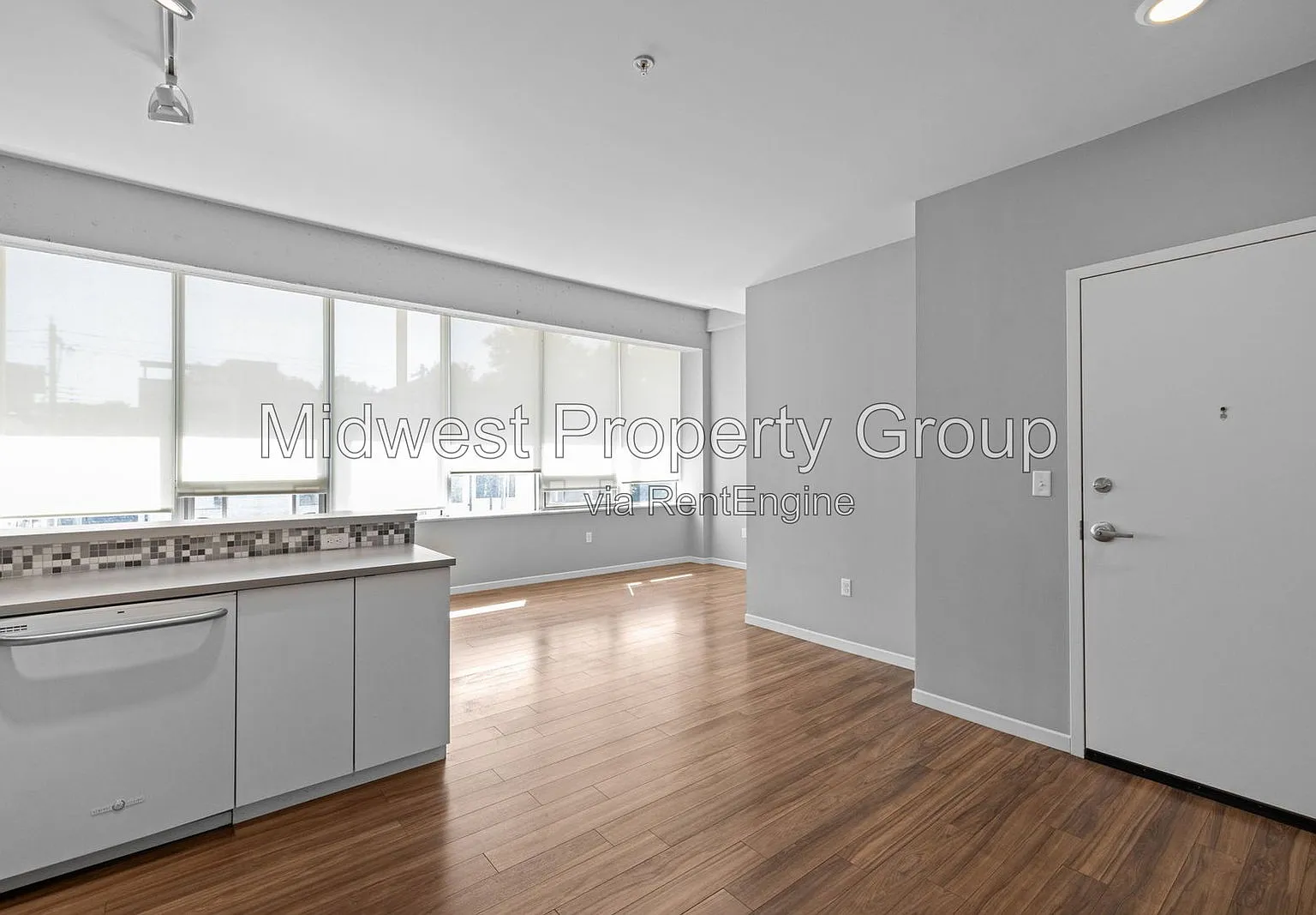 2 bed, 1.0 bath, 755 sqft, $1,150 — Photo 3