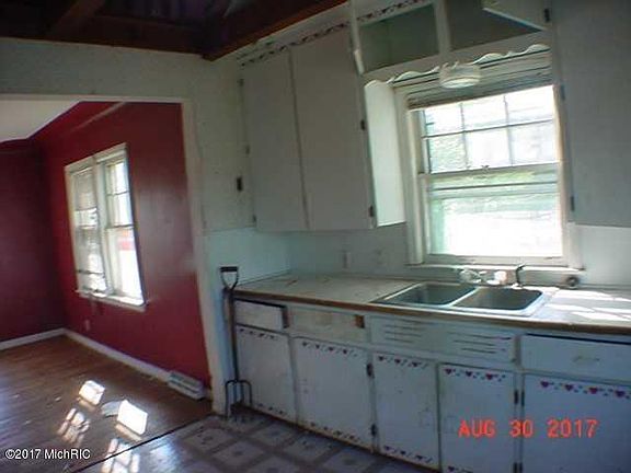 5th image of 10515 78th Ave