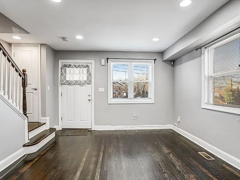 812 Burns St SE — Photo 13
