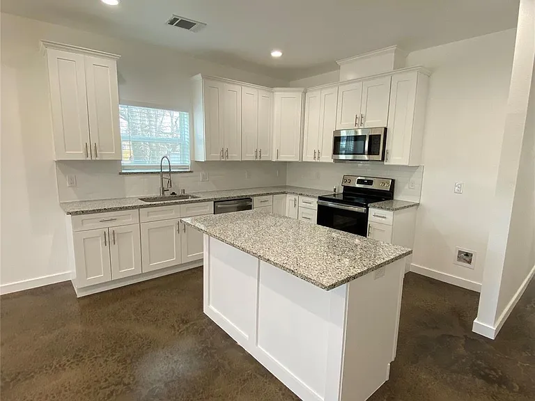 104 E Forest Ave — Photo 4