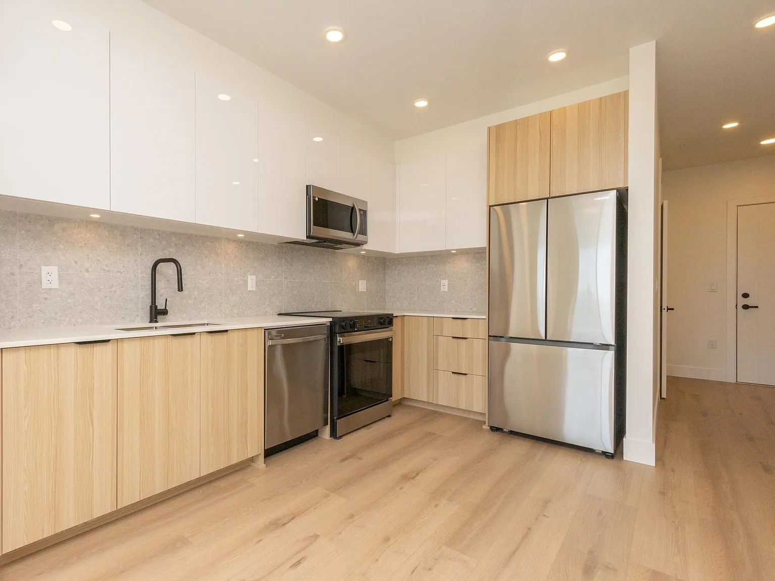 2 bed, 656 sqft, $1,950 — Photo 2