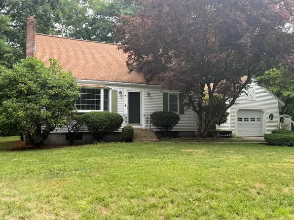 7 Wayne Dr, Foxboro, MA 02035