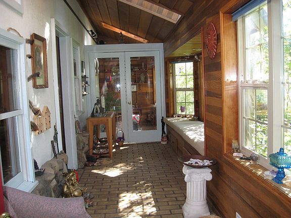 Passive solar entry way
