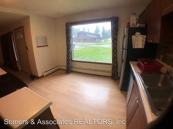 3rd image of 1714 Carr Ave