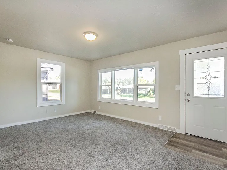1406 E 27th Ct — Photo 11