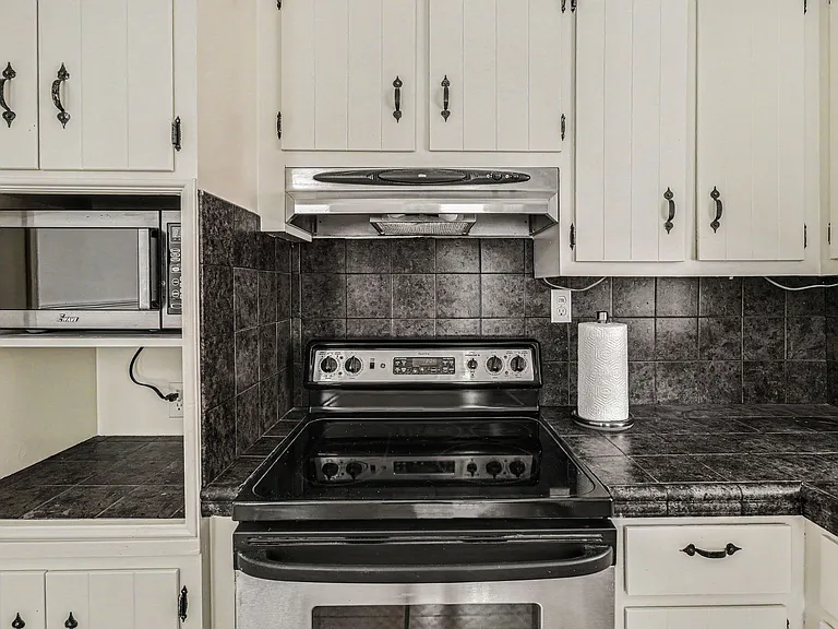 2713 W Grace St — Photo 8