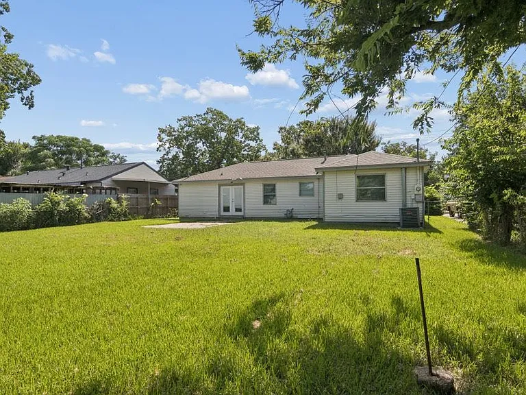 216 Bearle St — Photo 22