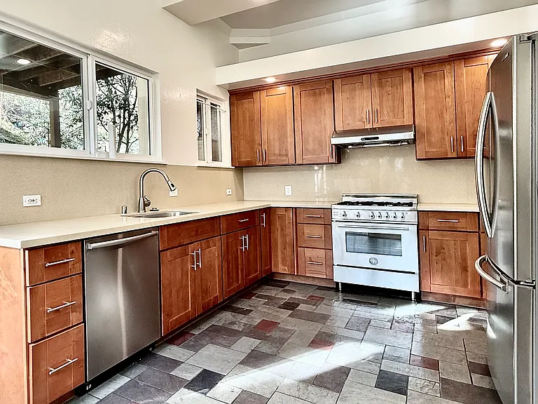 7765 Claremont Ave — Photo 3