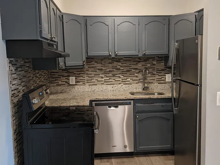1433 Willard Ave — Photo 17