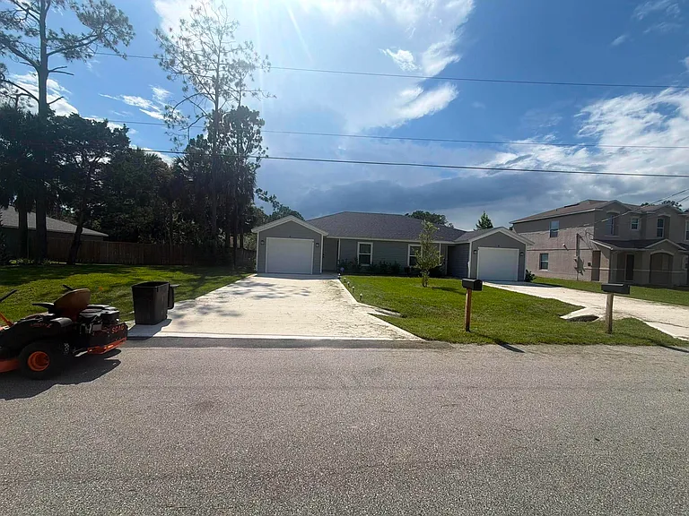 8 Unique Ct #B — Photo 57