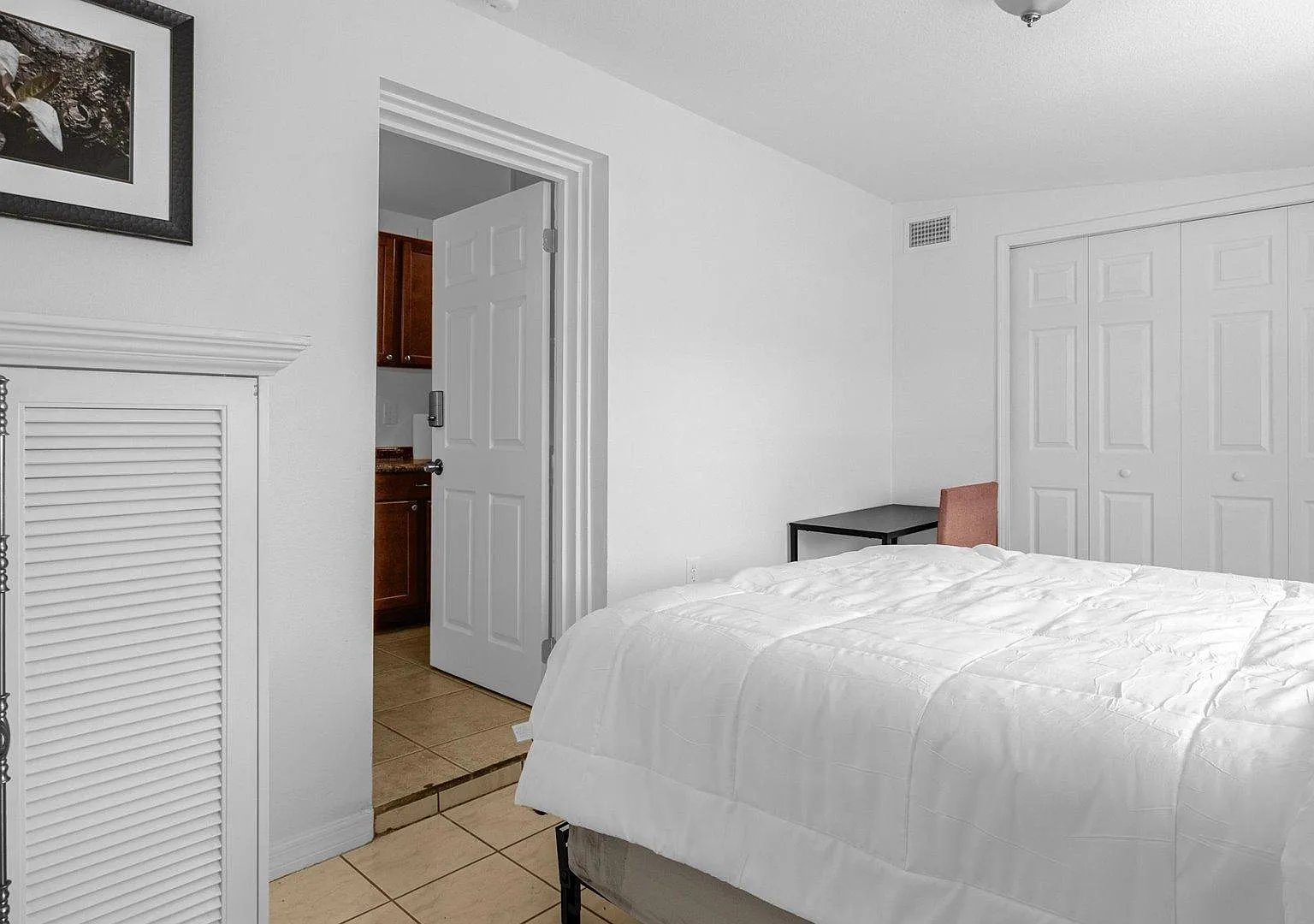 4 bed, 2.5 bath, 1874 sqft, $931 — Photo 2