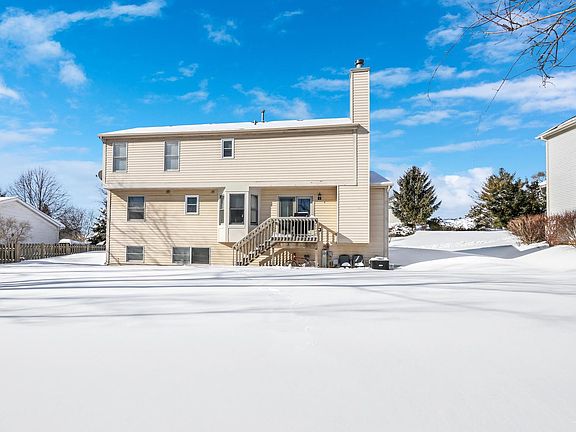2nd image of 1011 Autumn Dr