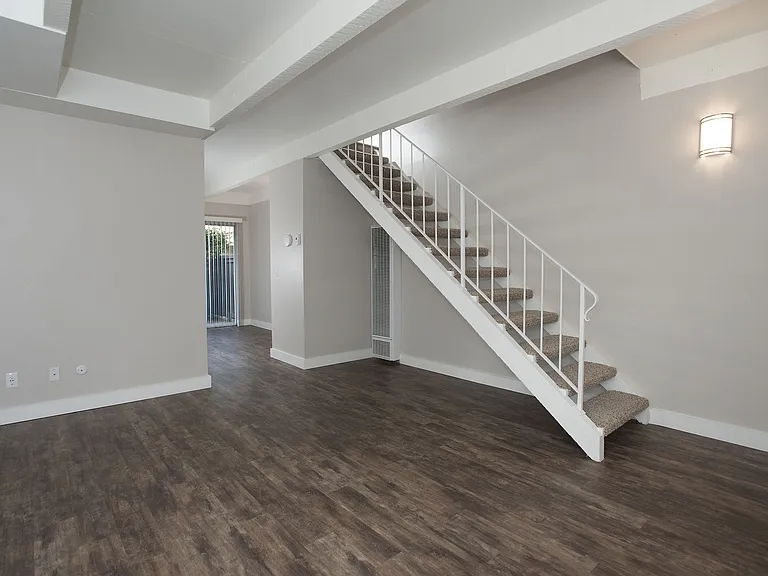 Monterey Townhouse — Photo 22