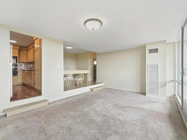 240 Scarlett Rd #2011 — Photo 5