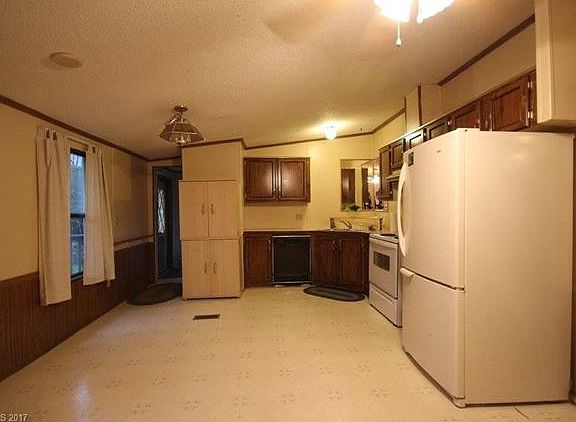 5th image of 104 Cocks Comb Ln