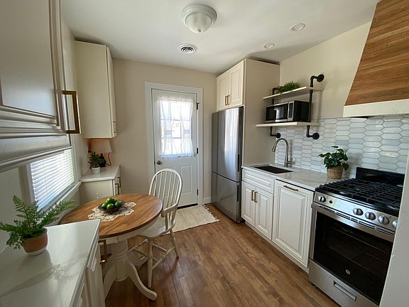3rd image of 1704A Saemann Ave