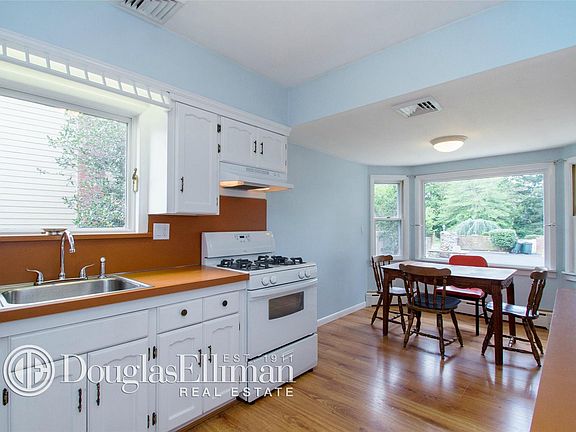 5th image of 162 Washington Ave
