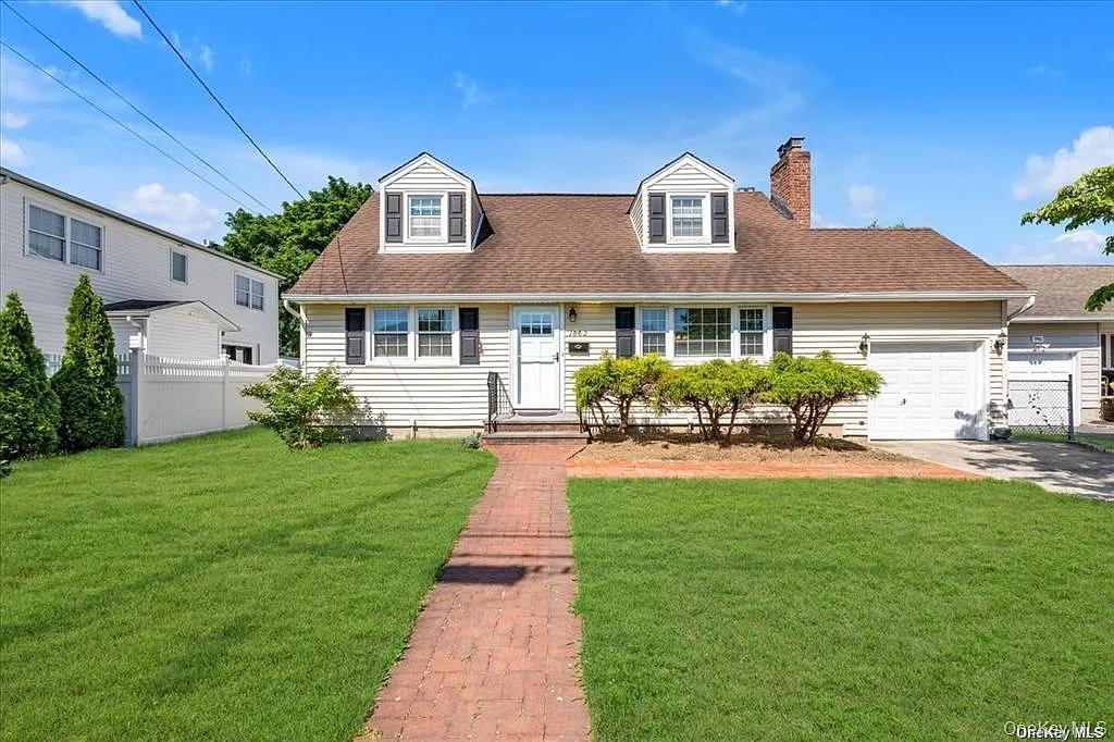 4 bed, 2.0 bath, 1632 sqft, $5,800 — Photo 1