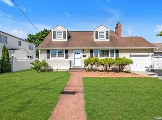 1002 Eglon Ct, Merrick, NY 11566
