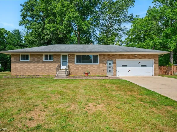 8382 Royalhaven Dr, North Royalton, OH 44133