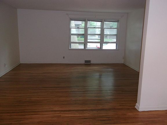 2nd image of 220 Van Brunt St