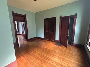521 W 8th St #1, Davenport, IA