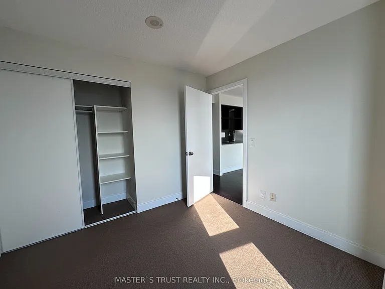 135 Village Green Sq #3722 — Photo 16