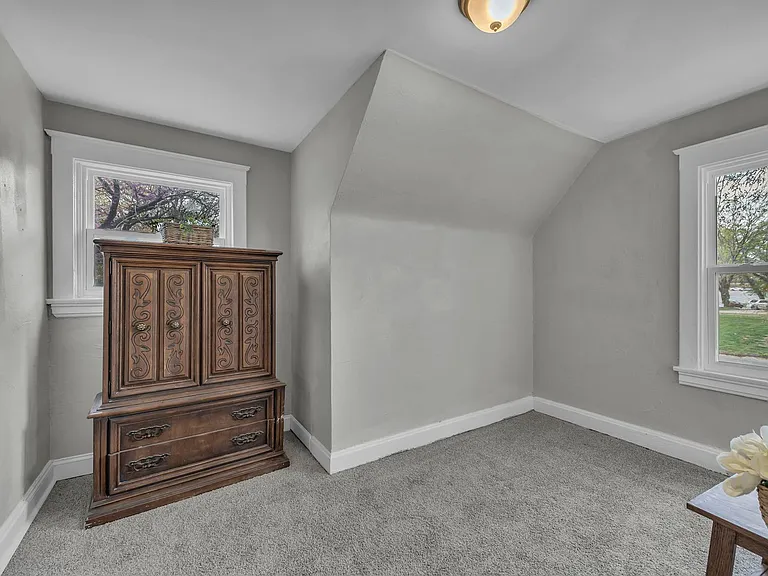 2110 S Sterling Ave — Photo 14