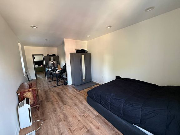 5th image of 47 47th St APT 6