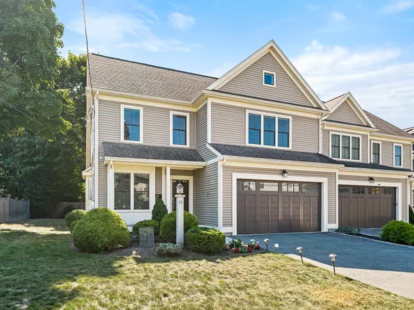 95 Hemingway St, Winchester, MA 01890