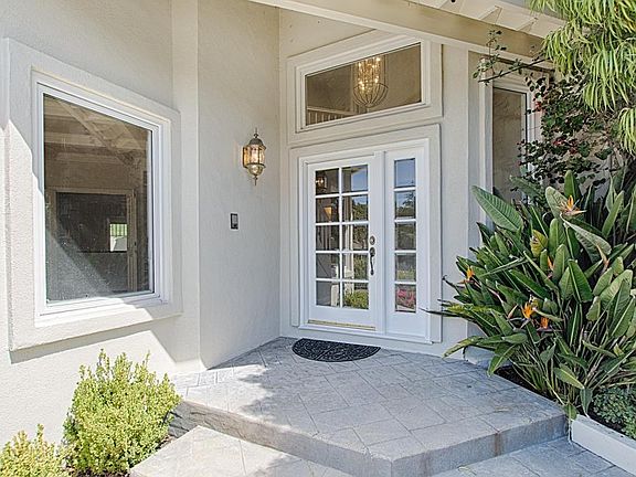 3rd image of 107 Lauren Cir