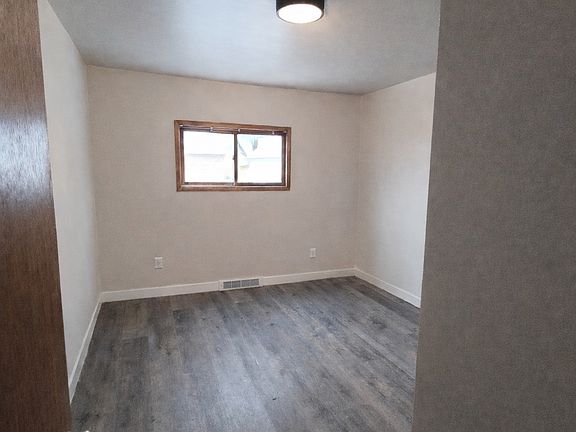 4th image of 938-940 5th Ave S #5