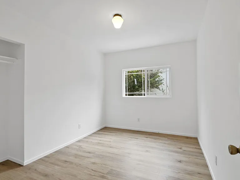 2435 Houston St — Photo 11