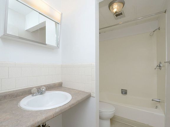 5th image of 941 Dyer Ave #88