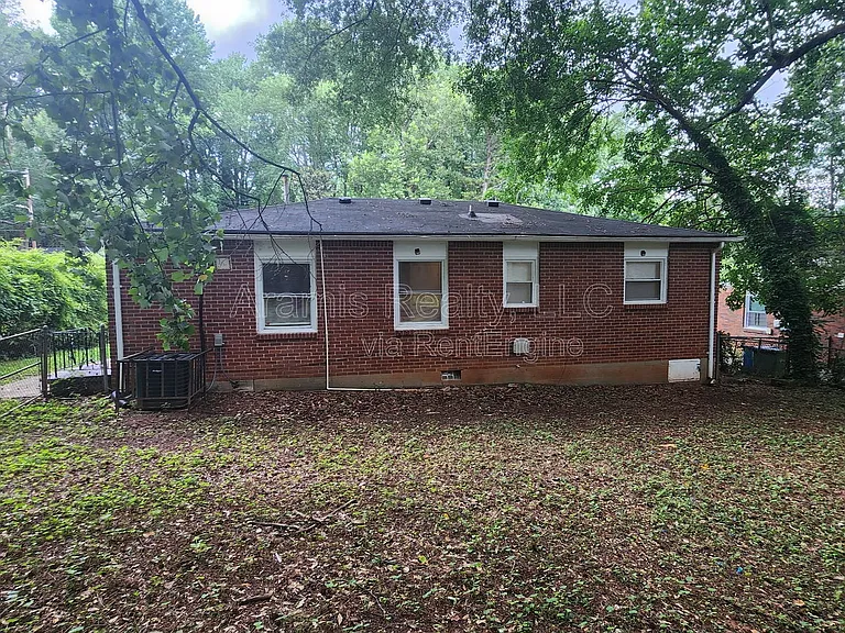 305 Banberry Dr SE — Photo 15