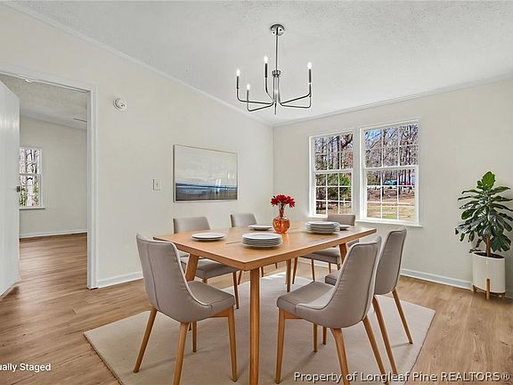 5th image of 122 Saddlebrook Rd