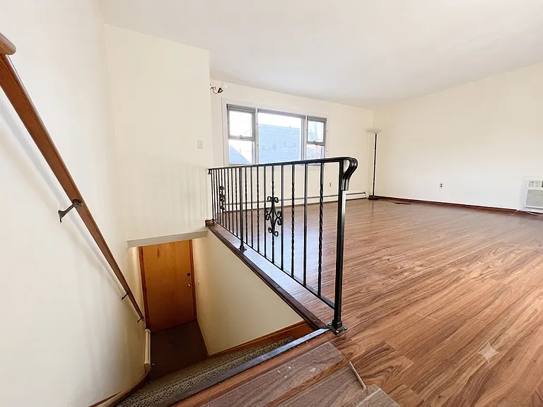 100 Hancock Ave — Photo 2