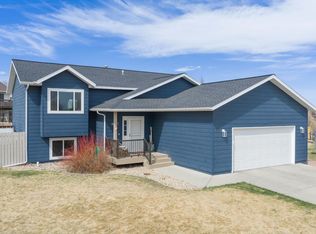 4007 Grapevine Ln, Rapid City, SD 57703