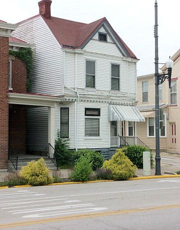 1st image of 125 E 3rd St