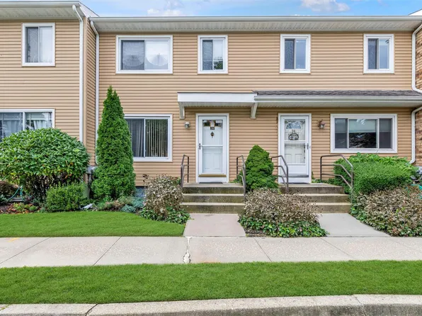 36 Town House Drive #36, Massapequa Park, NY 11762