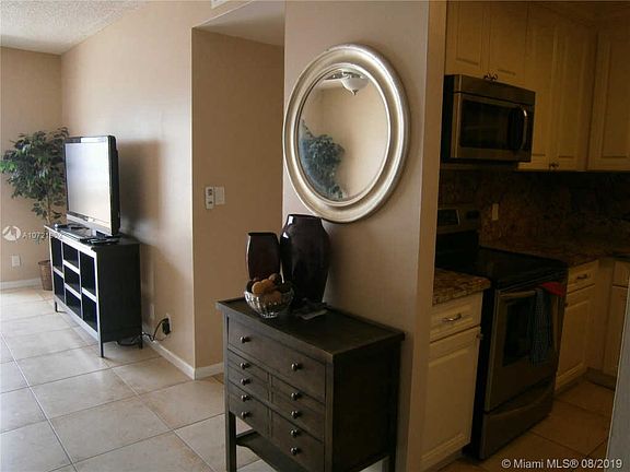 5th image of 4350 Hillcrest Dr APT 512