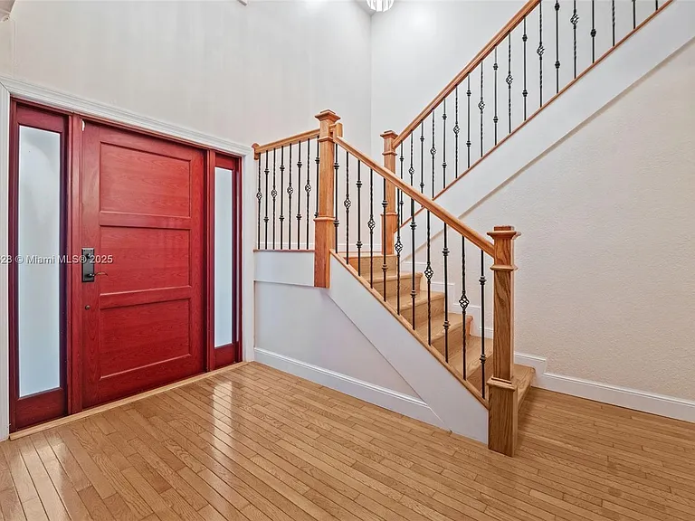 1211 Algeria Ave — Photo 5