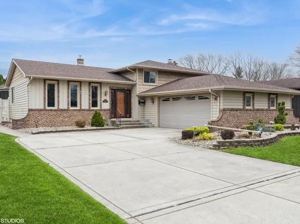 9413 Larch Dr, Munster, IN 46321