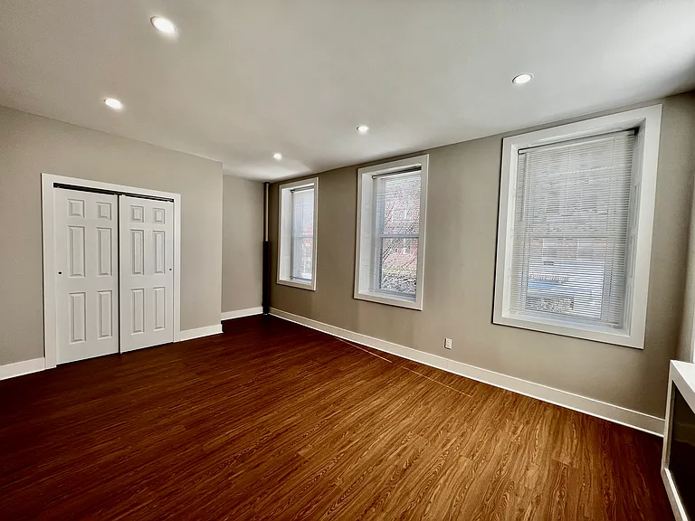 48-20 Vernon Blvd #2 — Photo 15