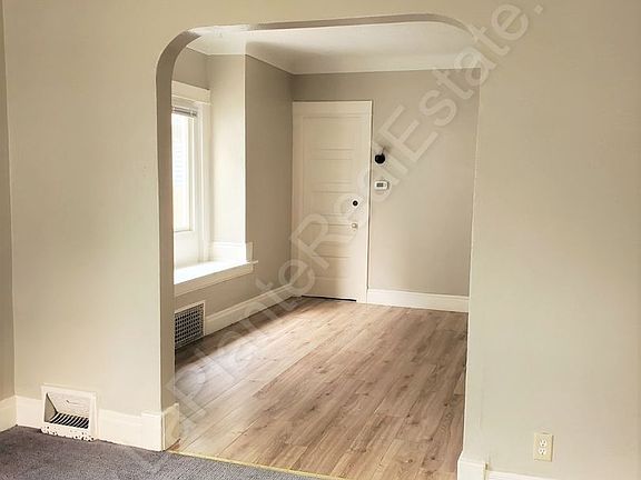 3rd image of 4039 Burnham Ave
