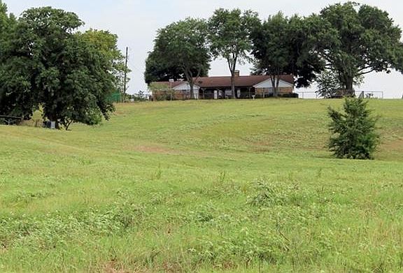 3rd image of 327 County Road 4354