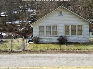 566 Georges Creek Dr, Charleston, WV 25306
