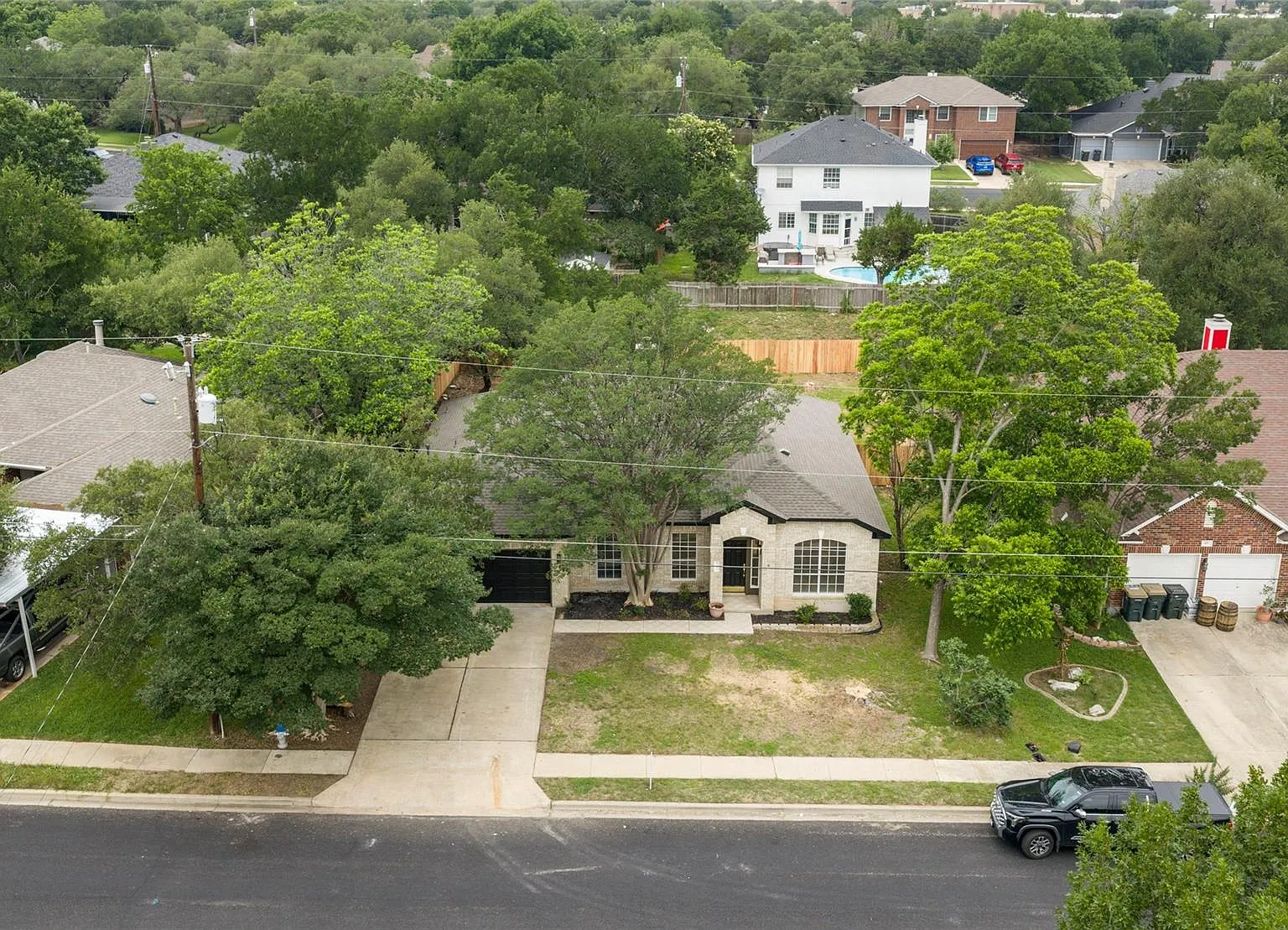 4 bed, 2.0 bath, 2213 sqft, $2,650 — Photo 3