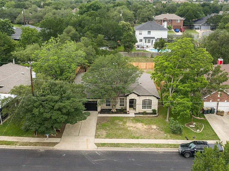 412 Tamara Dr — Photo 3
